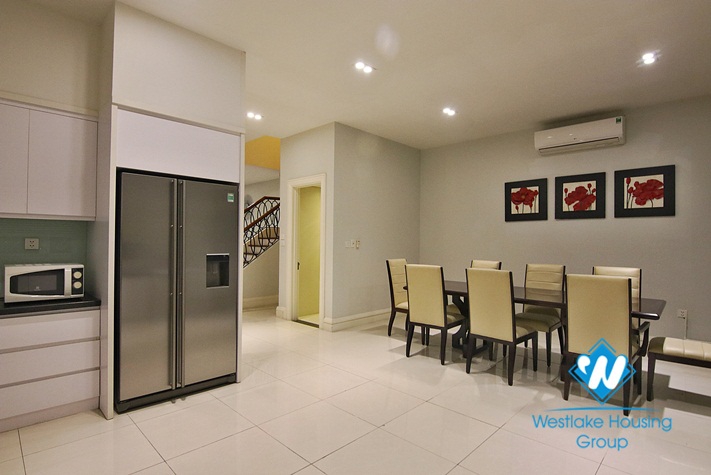  Beautiful corner villa with Garden for rent in Vinhomer Riverside - Long Bien